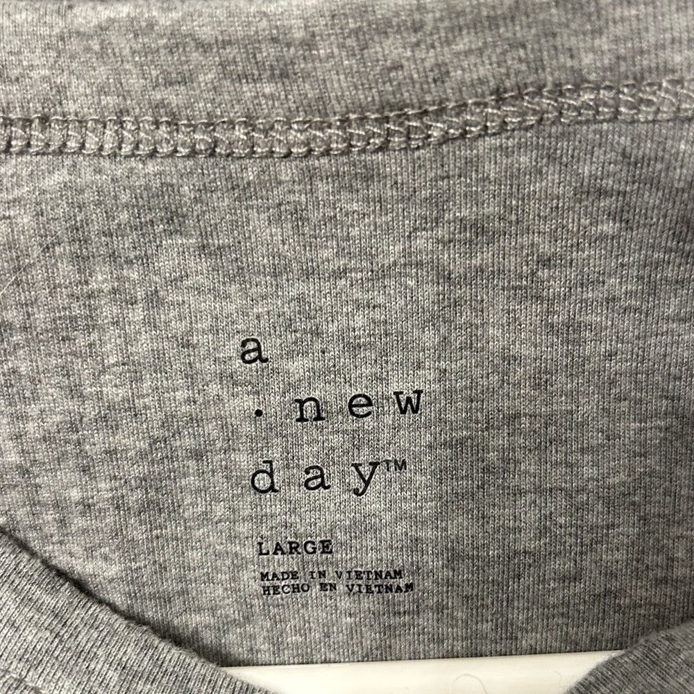Grey shirt - Picture 3 of 3